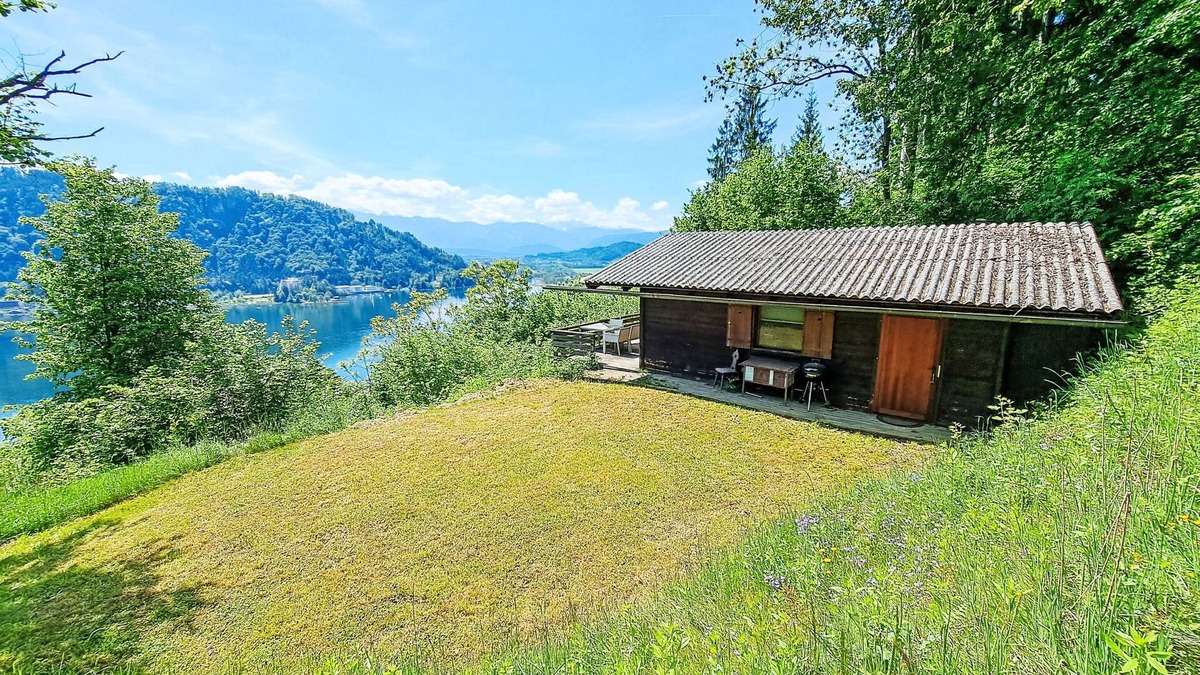 Annenheim House | Häuschen am Waldrand by Interhome