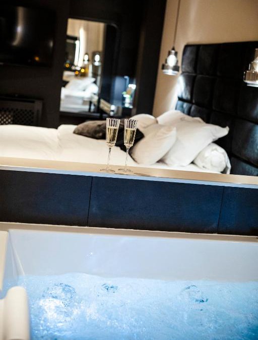 Saint Nicolas - Charles III - Ville vieille - Trois Maisons - Leopold Apartment | Hédoné Suite de luxe et Spa privatif