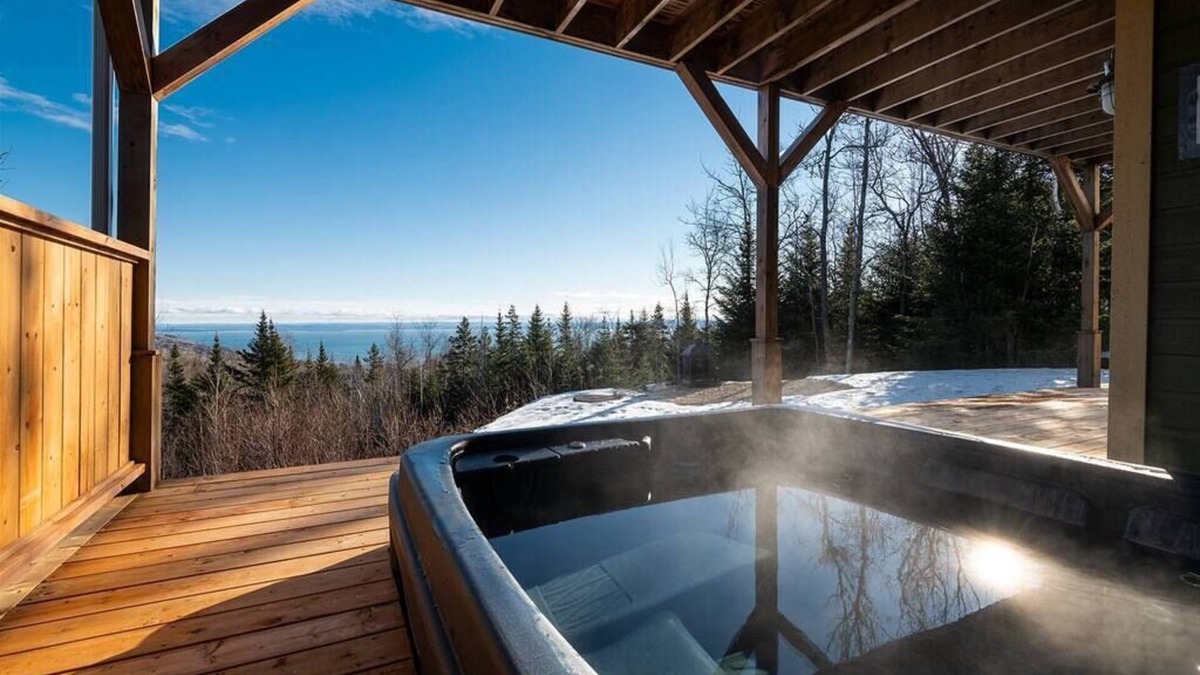 Saint-Joseph-de-la-Rive Ski Chalet | Hôtel à la maison - Le toit du Monde, Vue et spa