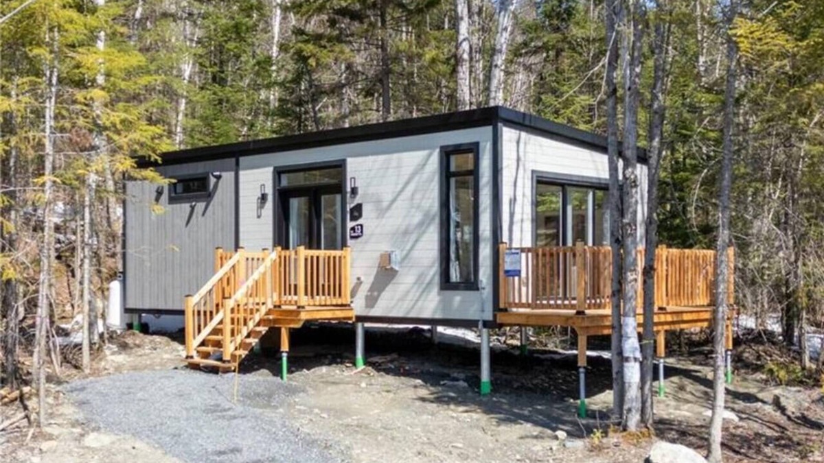Adstock Ski Chalet | Hôtel à la maison - La Cachette, golf et ski!