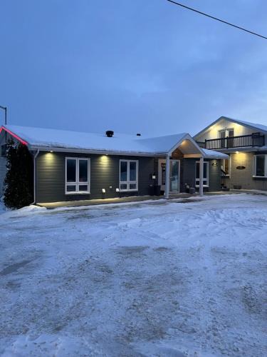 St. Felicien Hotel | Hôtel Auberge St-Félicien