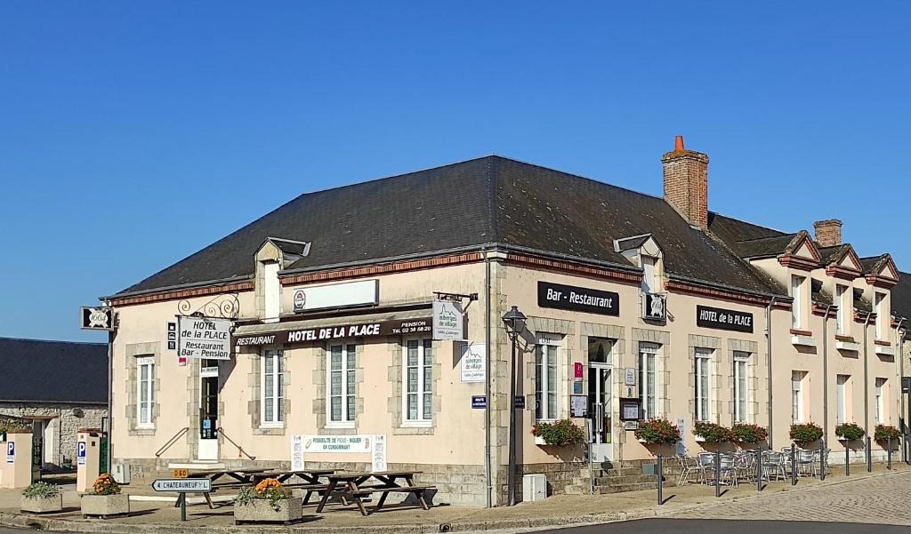 Germigny-des-Pres Hotel | Hôtel de la Place