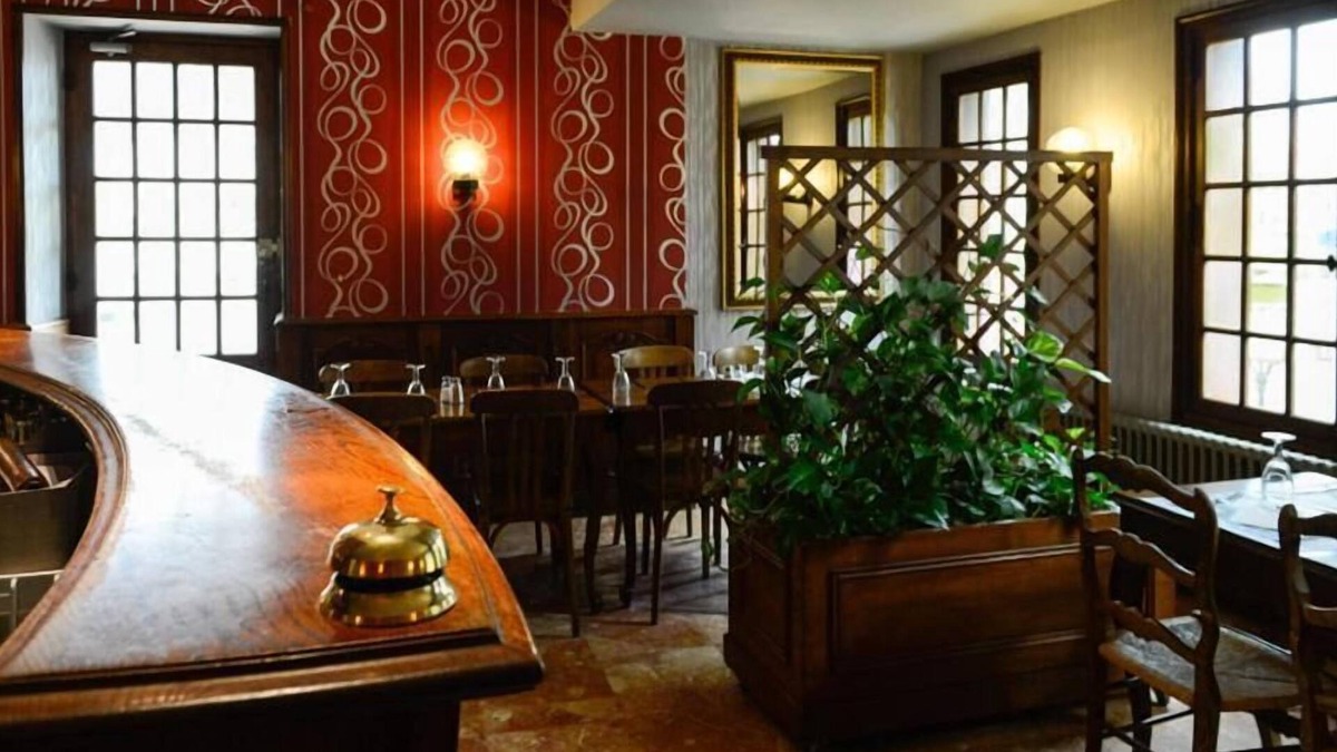 Le Mele-sur-Sarthe Hotel | Hôtel de La Poste