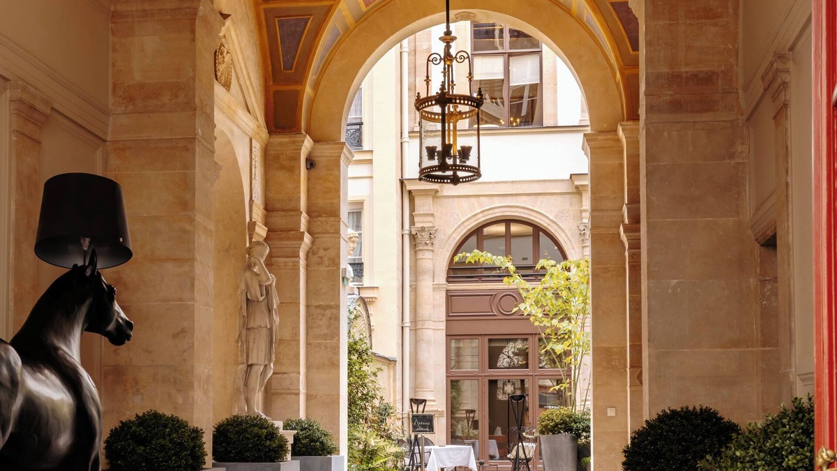 8th Arrondissement Hotel | Hôtel de Pourtalès