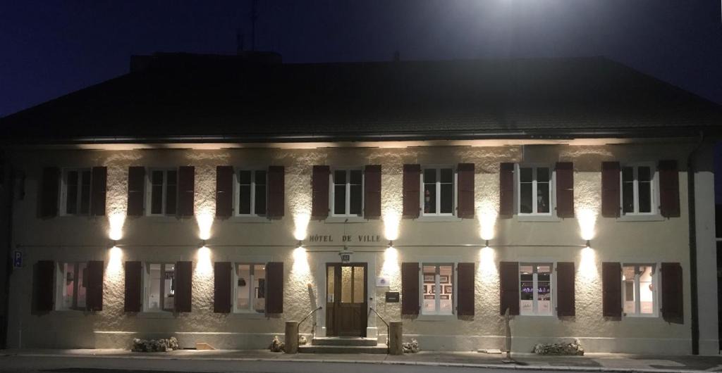 Les Verrieres Hotel | Hôtel de Ville