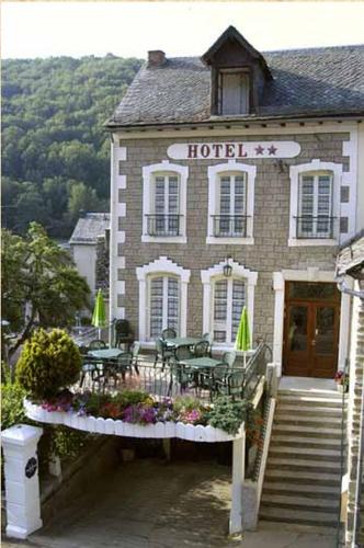 Saint-Chely-d'Aubrac Hotel | Hôtel des Voyageurs