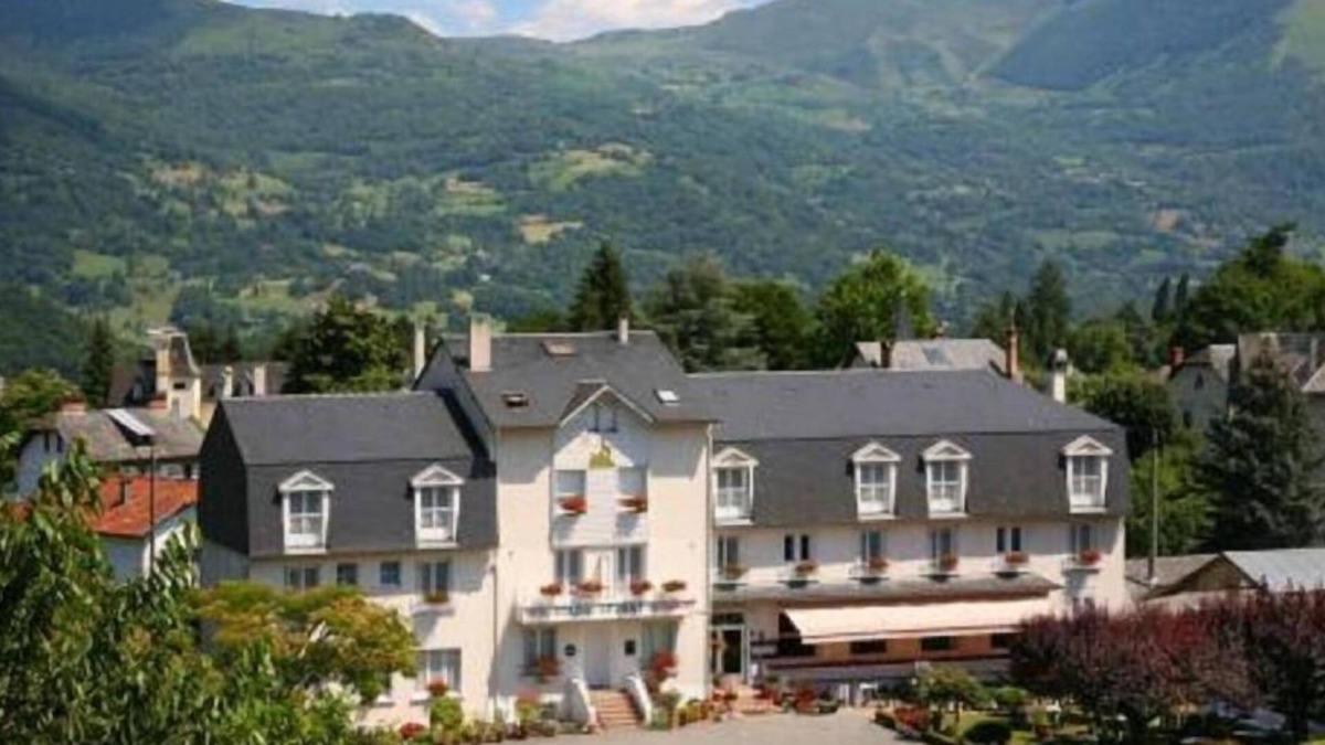 Argeles Gazost Hotel | Hôtel du Soleil Levant