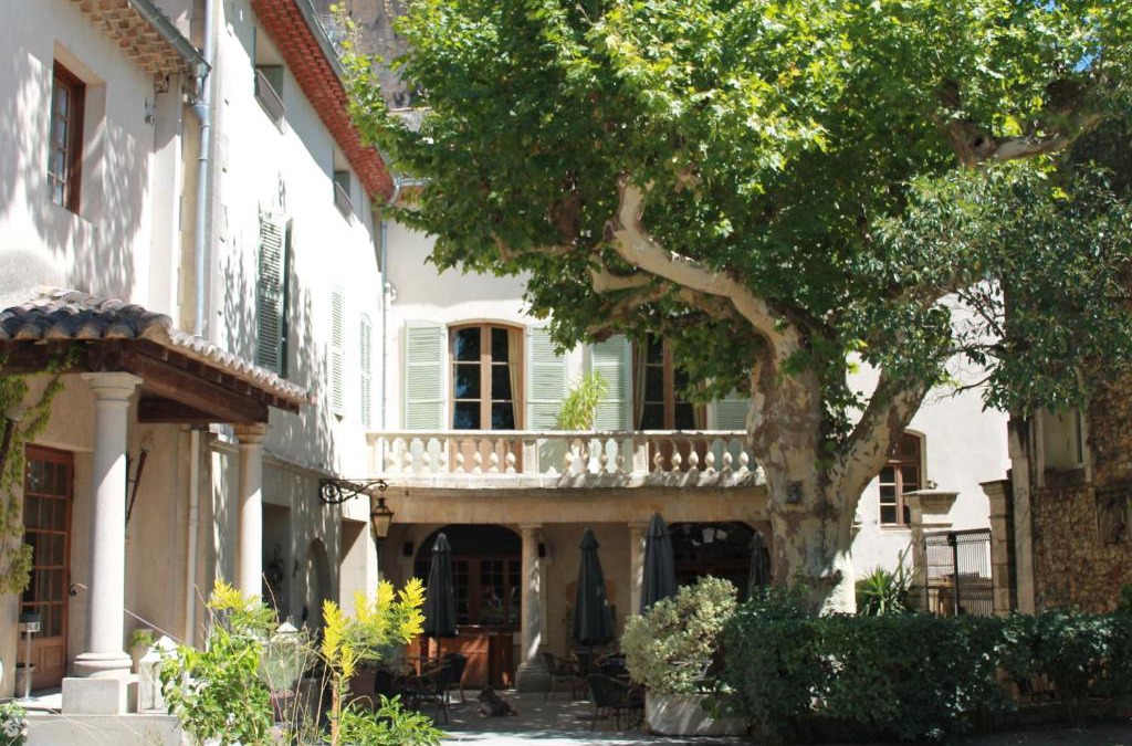 Mornas Hotel | Hôtel et Restaurant Le Manoir - Echangeur A7-A9 - 24h-24h