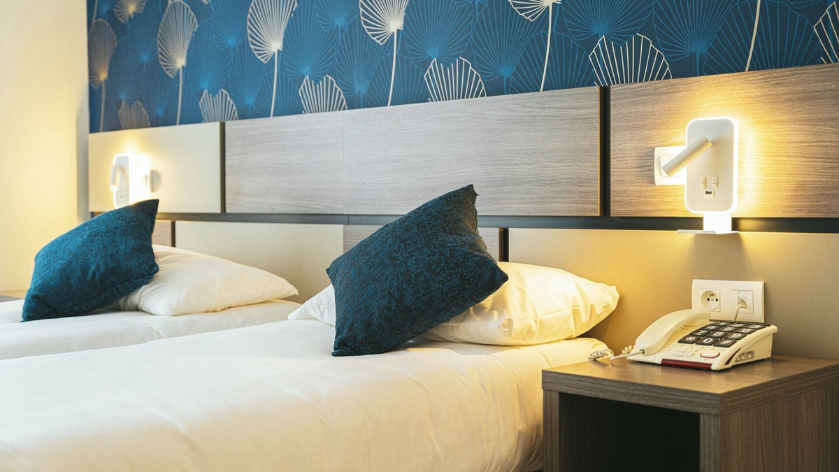 Sanary-sur-Mer Hotel | Hôtel Holidays & Work