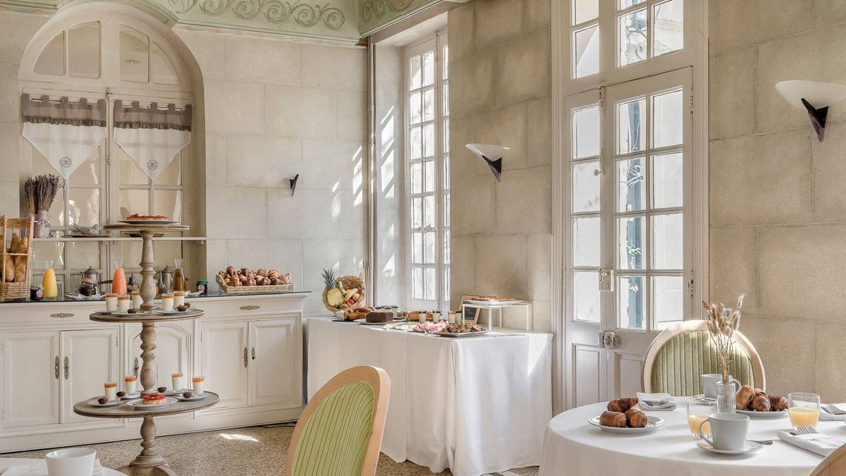 Villeneuve-les-Avignon Hotel | Hôtel la Magnaneraie