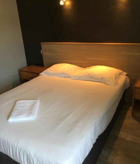 Gorron Hotel | Hôtel le Bretagne et Restaurant Le Papillon