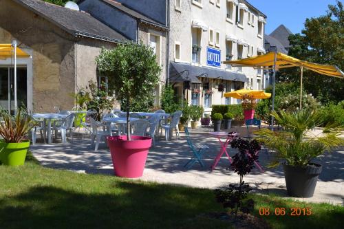 Brissac-Quince Hotel | Hôtel Le Castel