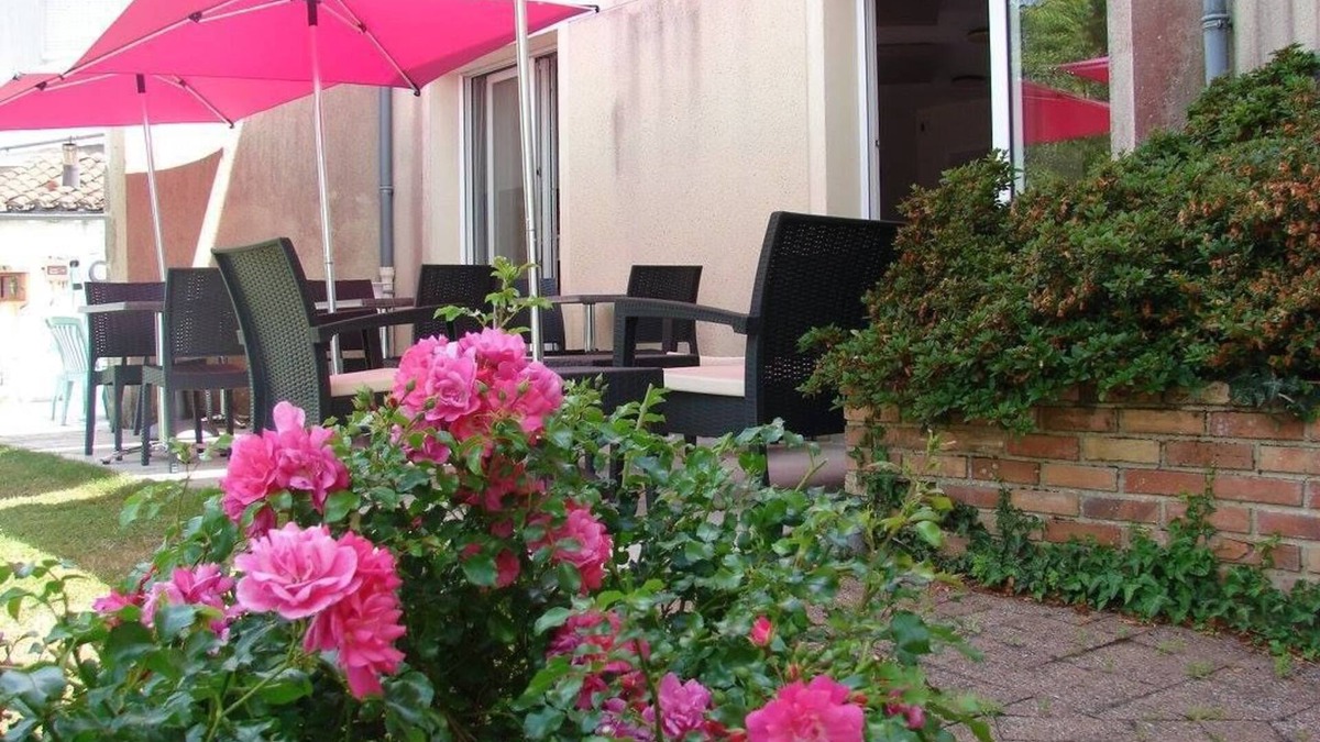 Cerizay Hotel | Hôtel Le Cerizay