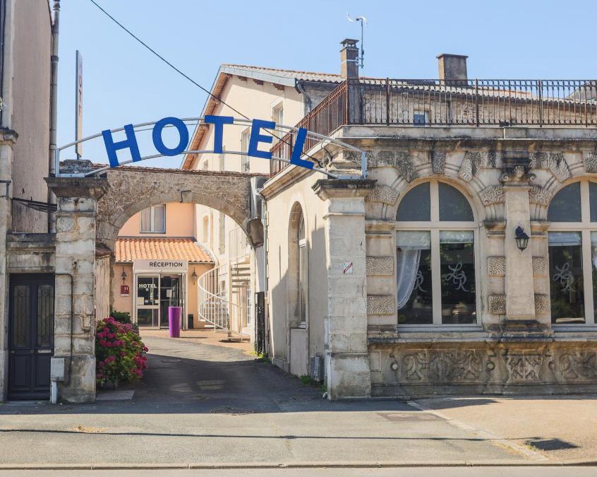 Saint-Maixent-l'Ecole Hotel | Hôtel Le Cheval Blanc