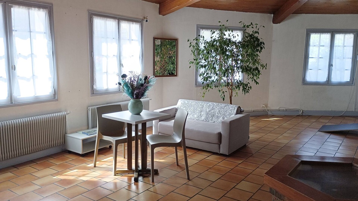 Saint-Maixent-l'Ecole Hotel | Hôtel Le Cheval Blanc