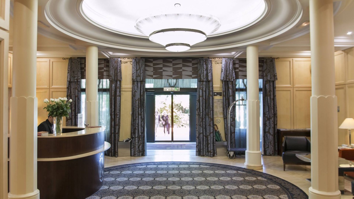 Charbonnieres-les-Bains Hotel | Hôtel Le Pavillon