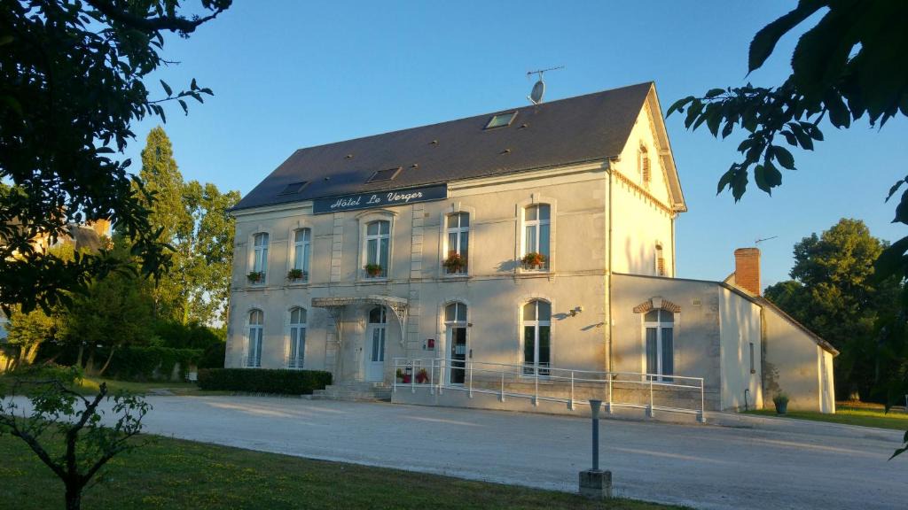 Saint-Laurent-Nouan Hotel | Hôtel Le Verger