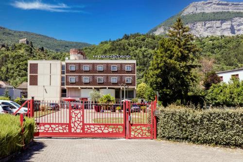Corenc Hotel | Hôtel Les Trois Roses, Meylan Grenoble