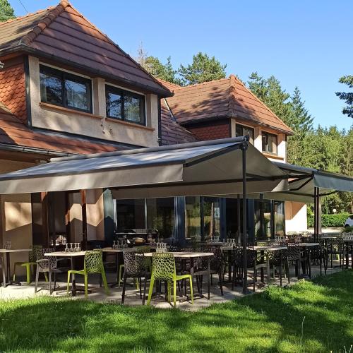 Anglards-de-Saint-Flour Hotel | Hôtel Restaurant Logis La Méridienne