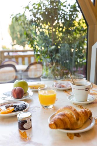 Saint-Claude Hotel | Hôtel Saint-Hubert