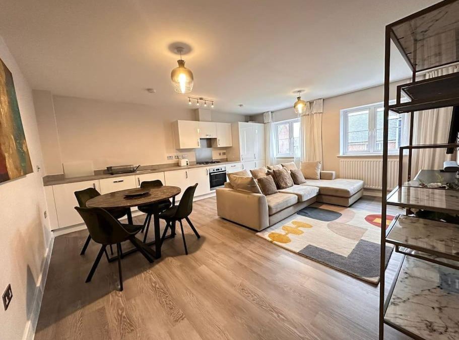 Crawley Apartment | Hömli Close2City Apartment