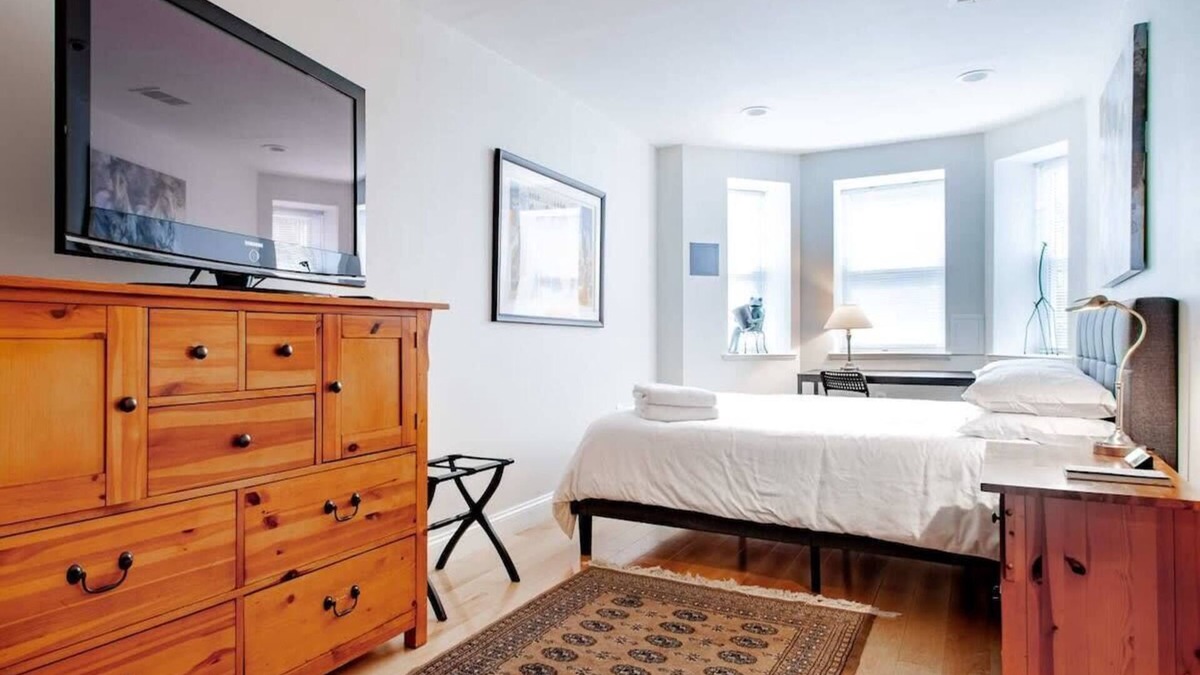 Stanton Park House | H St. Suite 2-BR/DC Streetcar/Union Station