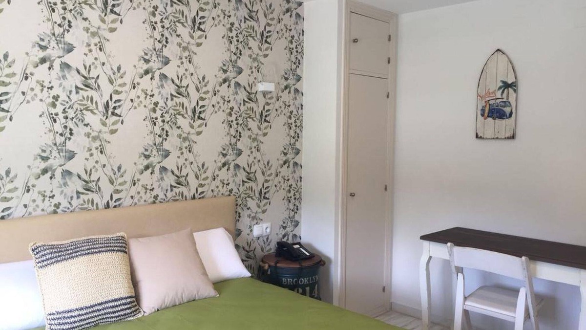 Barbate Hotel | H. Standard Double - One Room Hotel, Sleeps 2