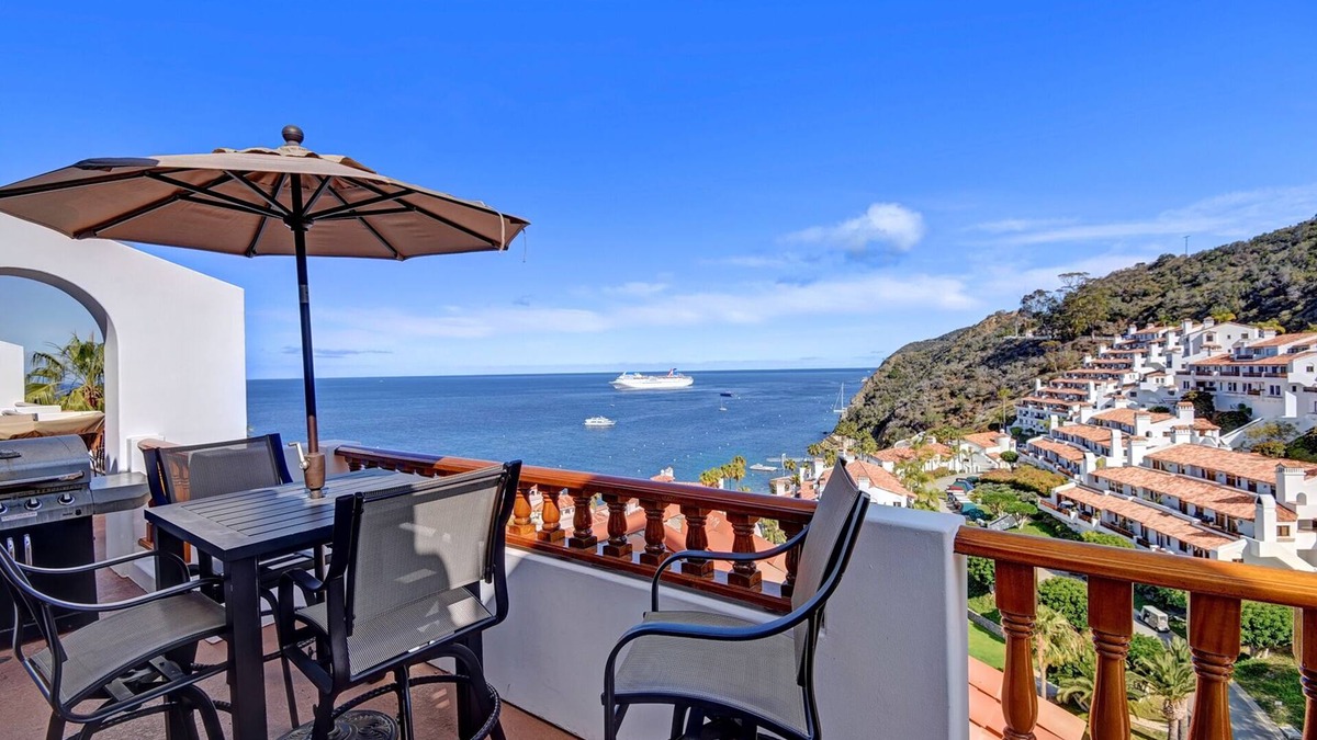 Avalon Condo | H1780: Gorgeous Villa, Stunning Panoramic Ocean Views,6-seat Golf Cart,Fireplace
