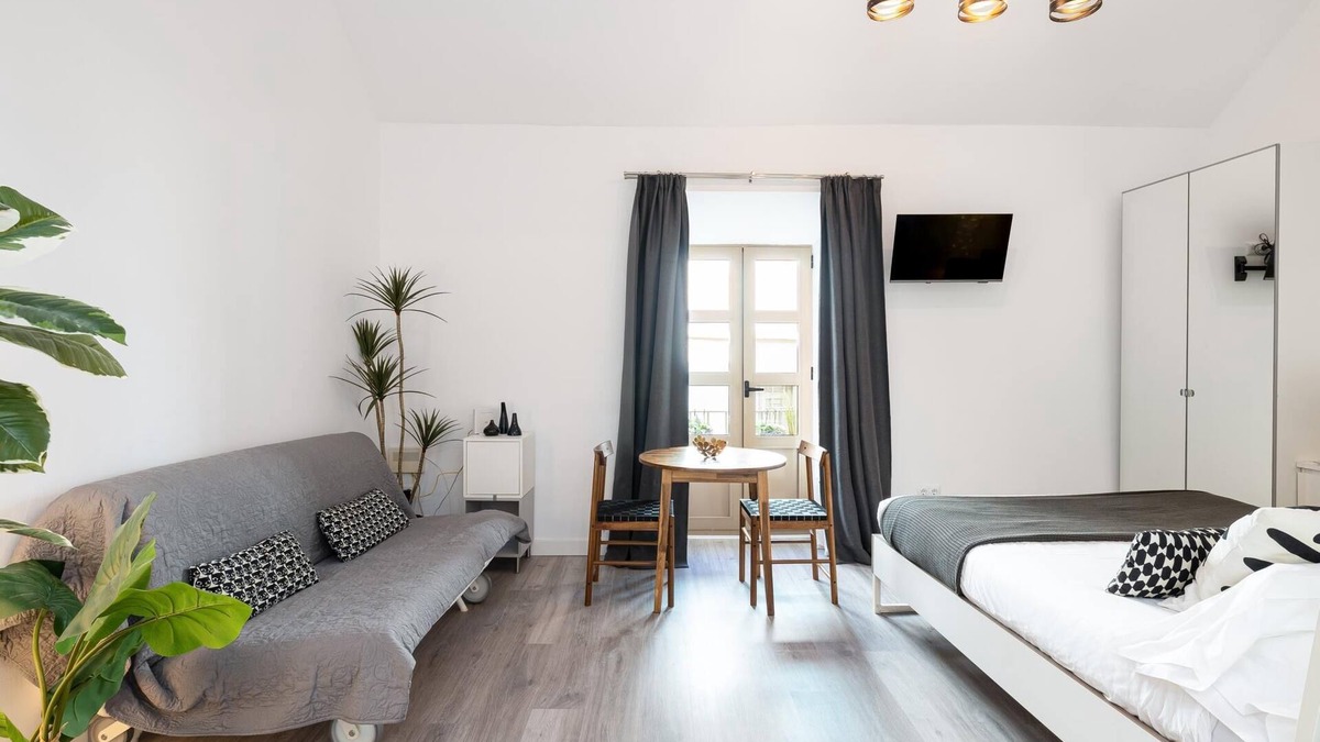 La Merced Apartment | H2M Hiniestrosa Studio french Balcony AACC WIFI