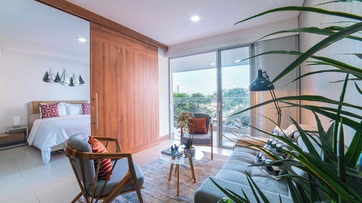 Granada Apartment | H307 - Beautiful 2-Bed | 2-Bath | Pool + Parking