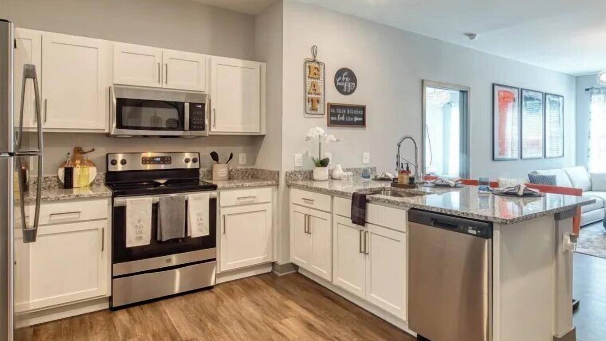 Hampton Apartment | H4N Ellipse Urban | 1Bd Apartment Near Peninsula Town Center