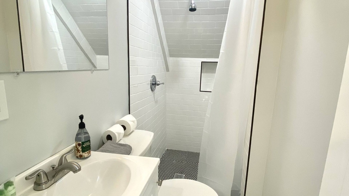 Stamford Apartment | HA3: Private Studio with Full bathroom and Kitchenette
