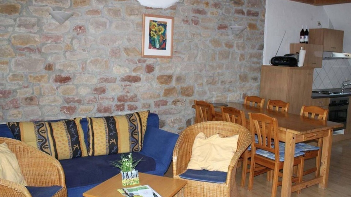 Erpolzheim Apartment | Haardtblick - An der Bach - Winery/Fewo's, Fam. cabbage