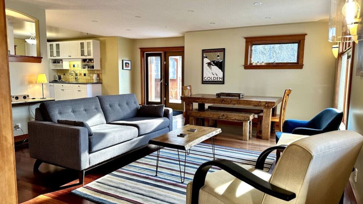 Golden House | Habart Retreat - Spacious Family Home