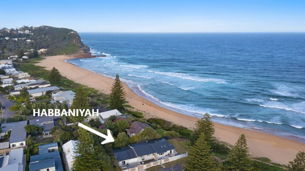 North Avoca House | Habbaniyah - Beach Front, Pool, Spa, 5 Bedrooms, Sleeps 14