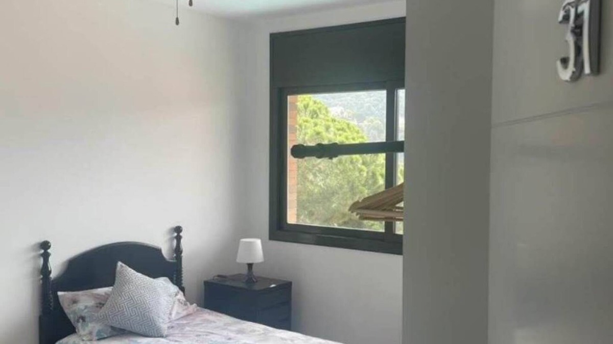 Sant Fost de Campsentelles Bed & Breakfast | Habitación Individual en una villa a 30 minutos de Barcelona con piscina