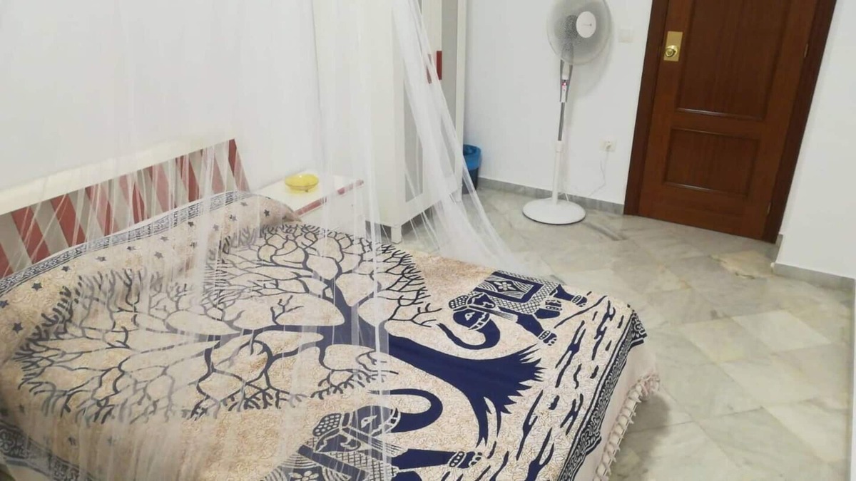 Bollullos de la Mitacion Apartment | Habitacion Matrimonio "namasté" Individual, con Cama de 135, Exterior con Todo