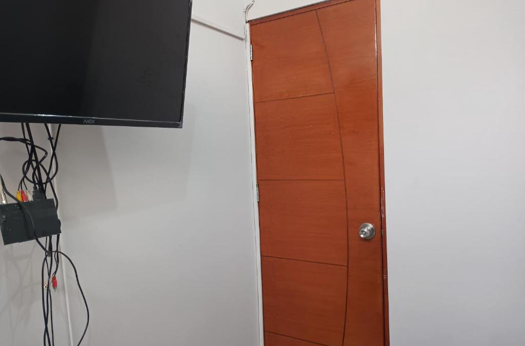 Santiago de Surco House | Habitación amoblada con entrada independiente en Surco