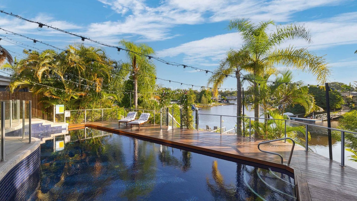 Carrara House | Habourlights 5BR River Front Private Pool & Dock