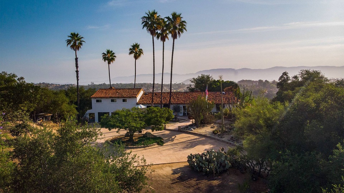 North Ridge House | Hacienda 6 Palms Olive Ranch - Private 1 Bedroom Apartment on Mountain Top!