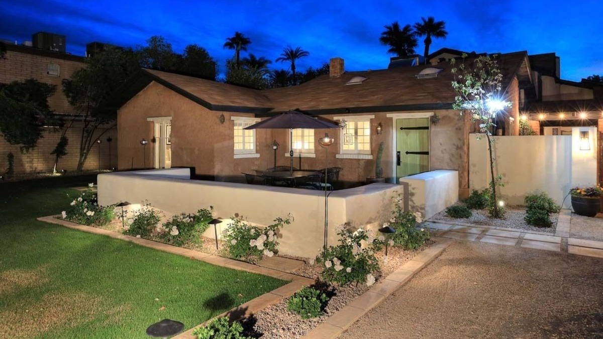 Camelback East Cottage | Hacienda in the City