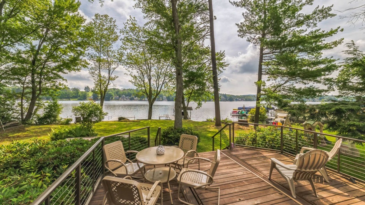 Carbondale Cottage | Hack's Lakefront Hideaway @ Newton Lake with AC/Heat/Wifi @ Pet Friendly