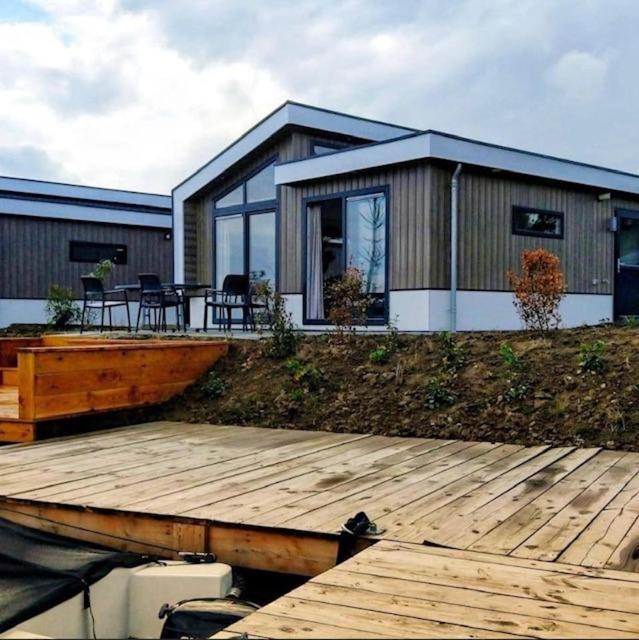 Linden Resort | Hackfort Waterfront 6 - 0348