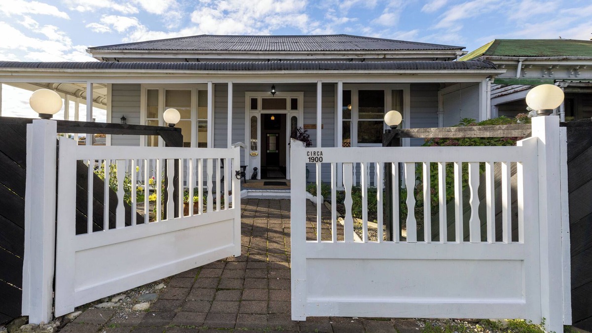 Reefton House | Haere Mai Reefton Heritage Holiday Home