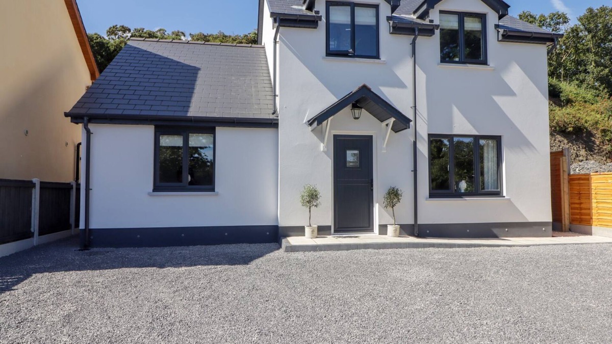Abercych Cottage | HAFAN Y GOF, pet friendly, with pool in Cenarth