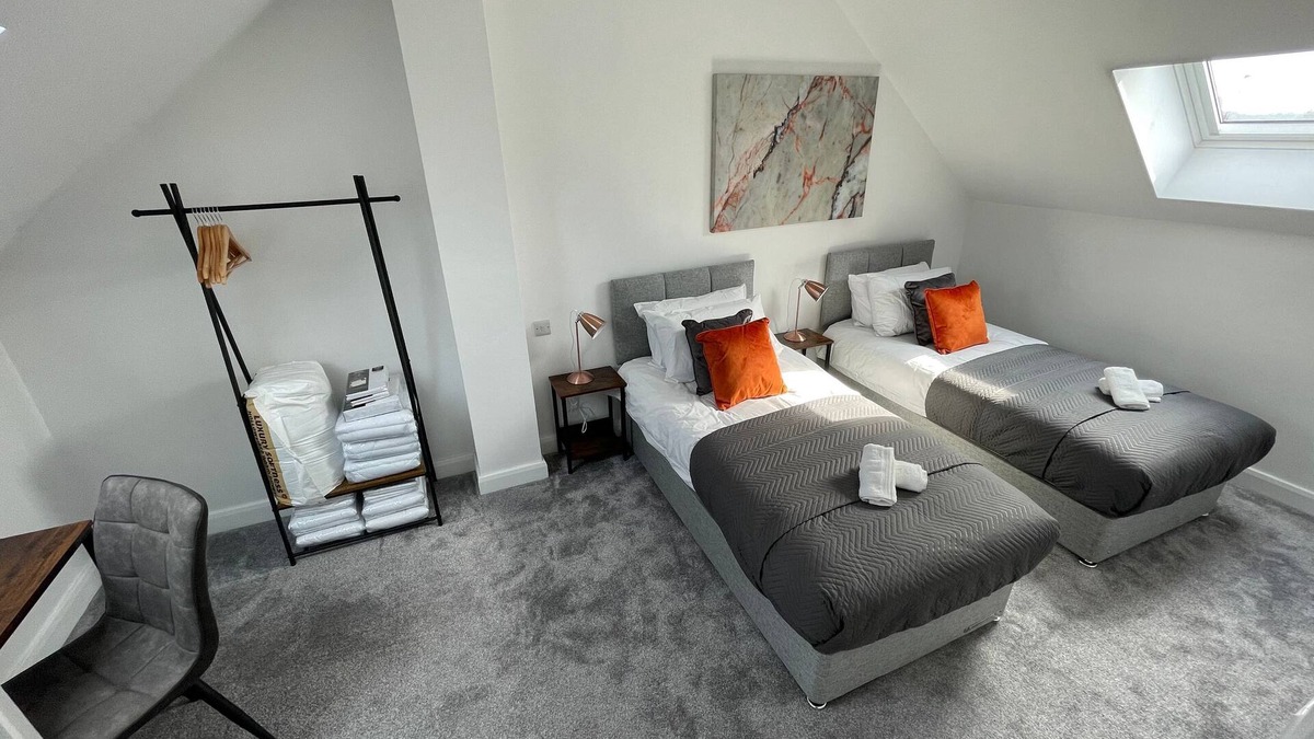 Tunstall House | HAFH ST5 Warwick 52 - 3 Bedroom New House with Wi-Fi