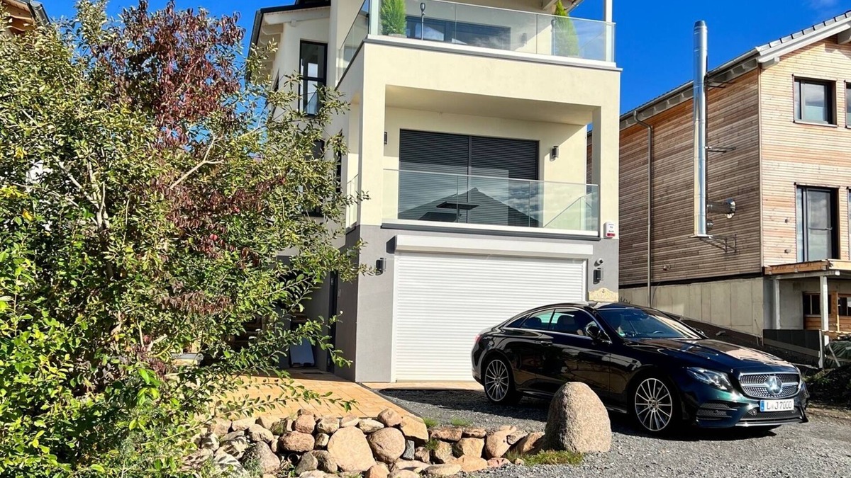 Lobstaedt Apartment | Hainer See, modern, spacious vacation apartment with lake view, 25 meters to the lake
