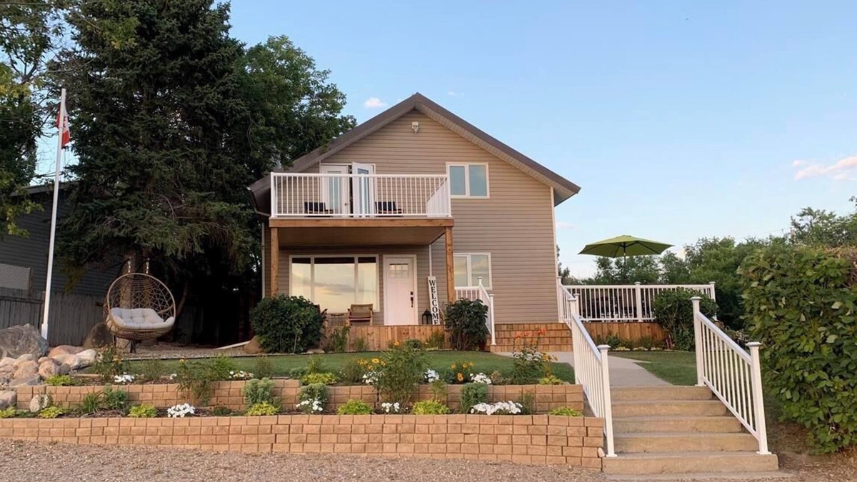Saskatchewan House | Hakuna Matata Guest House at Saskatchewan Beach