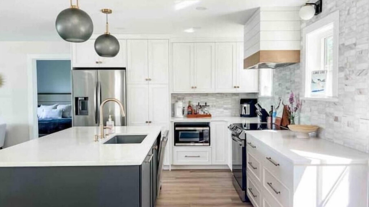 Lakeville House | “Hakuna Matata” Luxury Lake House