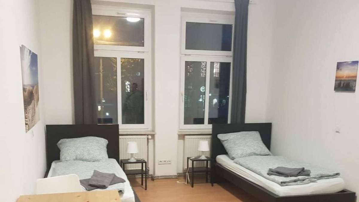 Halle Apartment | HAL04 cozy flat with TV & WiFi in Halle
